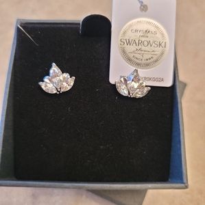 NIC & SYD  Crystals from Swarovski Lotus Earrings